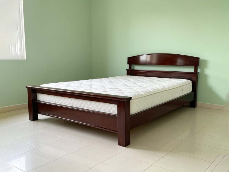 Dipan kayu yang sangat kuat dengan bahan alami anti rayap