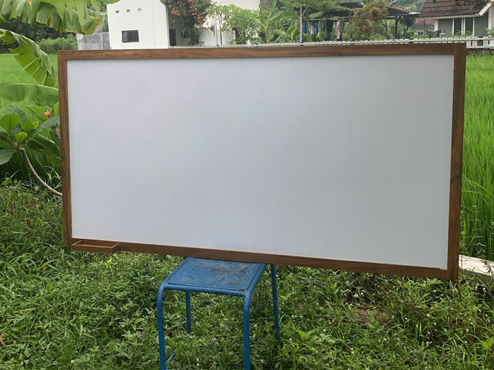 Corkboard display papan serbaguna yang terbuat dari material alami
