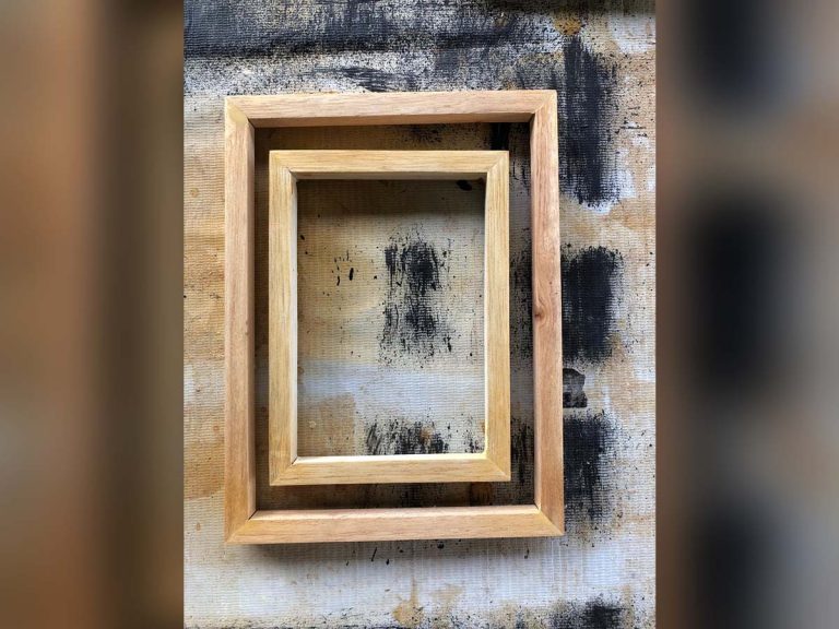 Frame foto kayu alami cocok untuk dekorasi