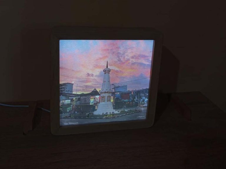 Frame Backlight kayu alami dengan lampu backlight cocok untuk dekorasi
