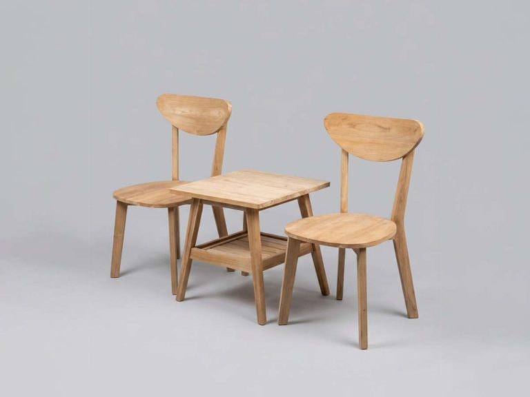 Kursi meja dengan bahan kayu alami dan kuat tahan lama estetik untuk interior modern minimalis