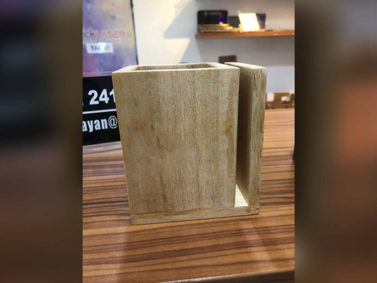 Tempat pensil dari kayu alami estetik dan tahan lama cocok di meja kerja