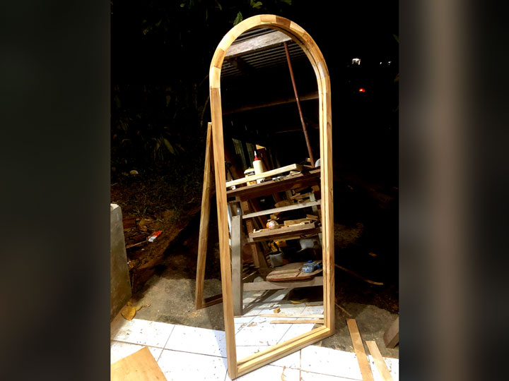 Cermin kayu berbahan natural untuk interior